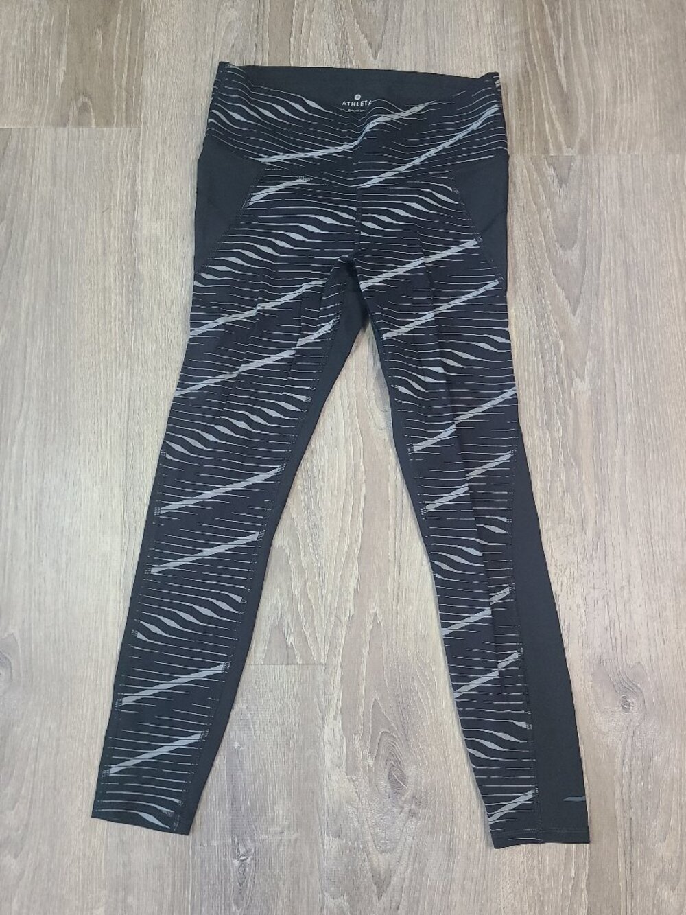 Athleta Waves Stealth 7/8 Leggings Black Gray Striped - Size Small S